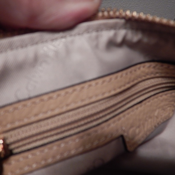 ❣️FinalSale❣️ Calvin Klein Leather Shoulder Bag - Picture 4 of 7